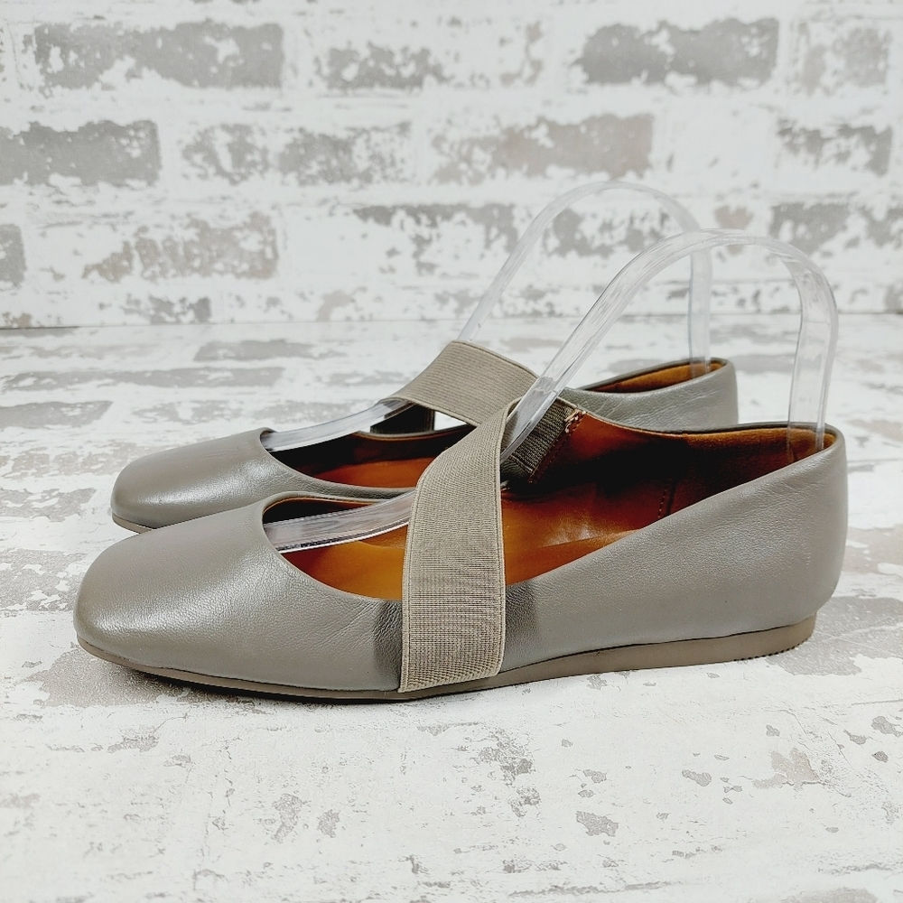Blondo Gray Leather Ballet Flats with Elastic Strap